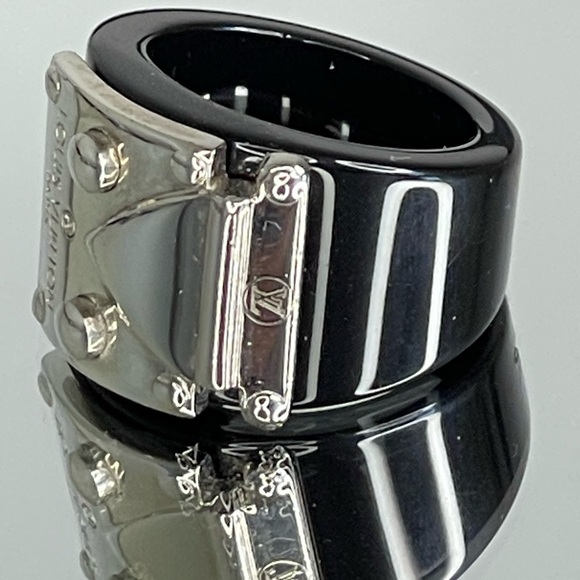 Louis Vuitton Berg Lock Me Silver Tone Ring Size 6 - Picture 3 of 9
